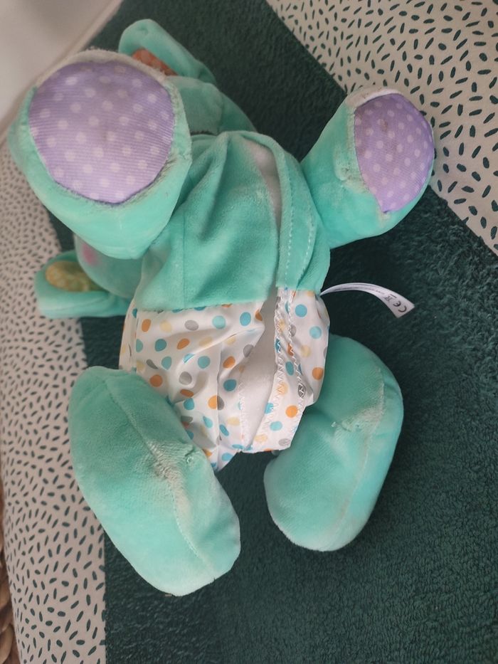 Éléphant qui marche