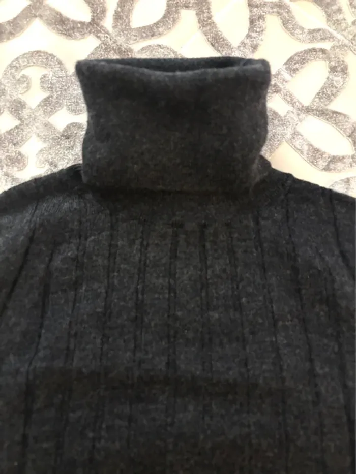 Pull noir