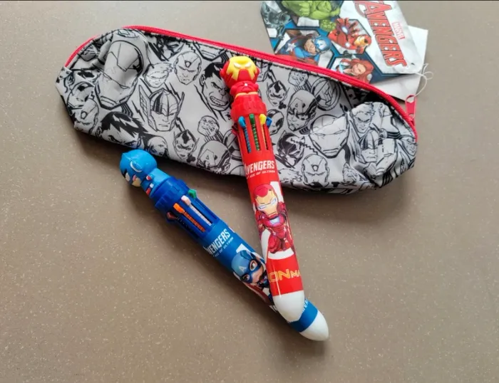 Lot Marvel / Trousse + stylos - Iron Man, Captain America - photo numéro 2