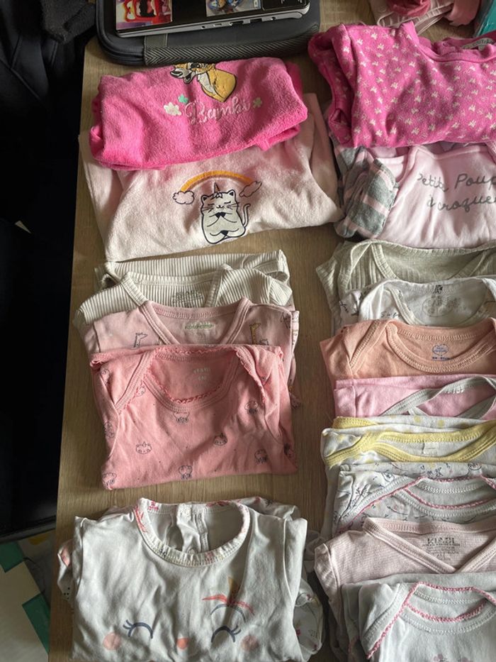 Lot vêtements 6 mois - photo numéro 2