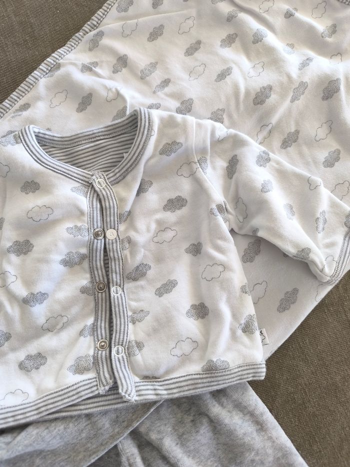 Ensemble bébé et couverture - photo numéro 2