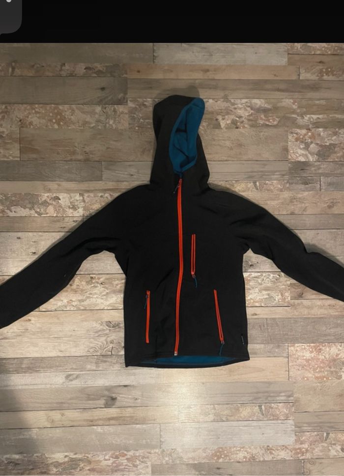 Veste coupe avant avec capuche
