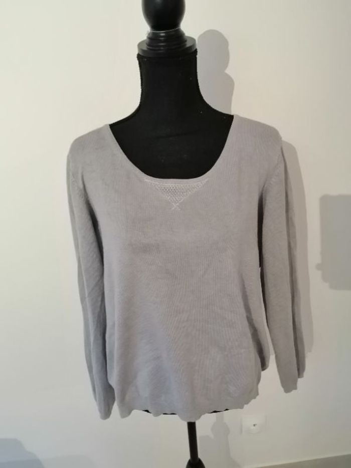 Joli pull gris taille 5