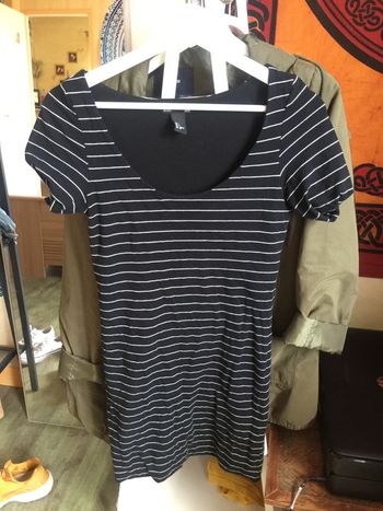 Robe rayée noir et blanche