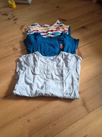 Lot de 3 robes manche courte 12 mois.
