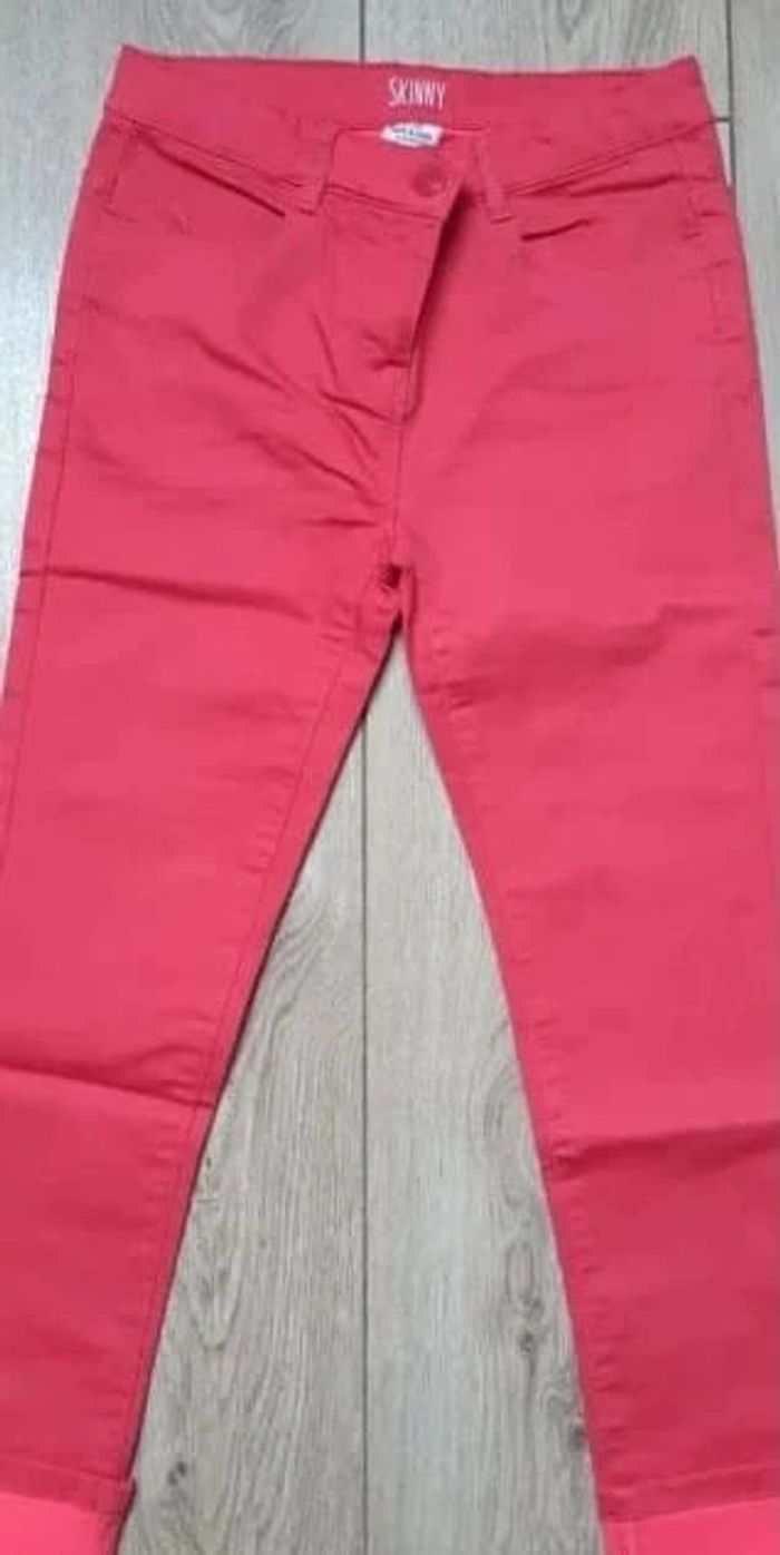 Pantacourt tape à l'oeil rouge 12 ans neuf jamais porté - photo numéro 2