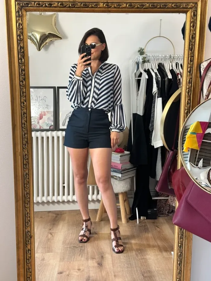 Short Naf Naf bleu marine taille 36 - photo numéro 4
