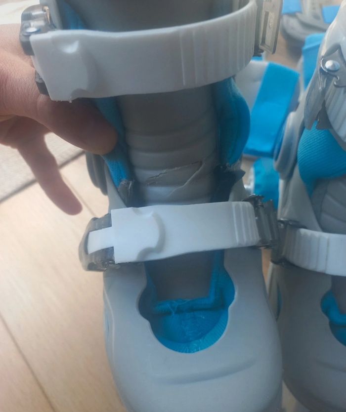 Rollers bleu. évolutive du 27 au 30 - photo numéro 5