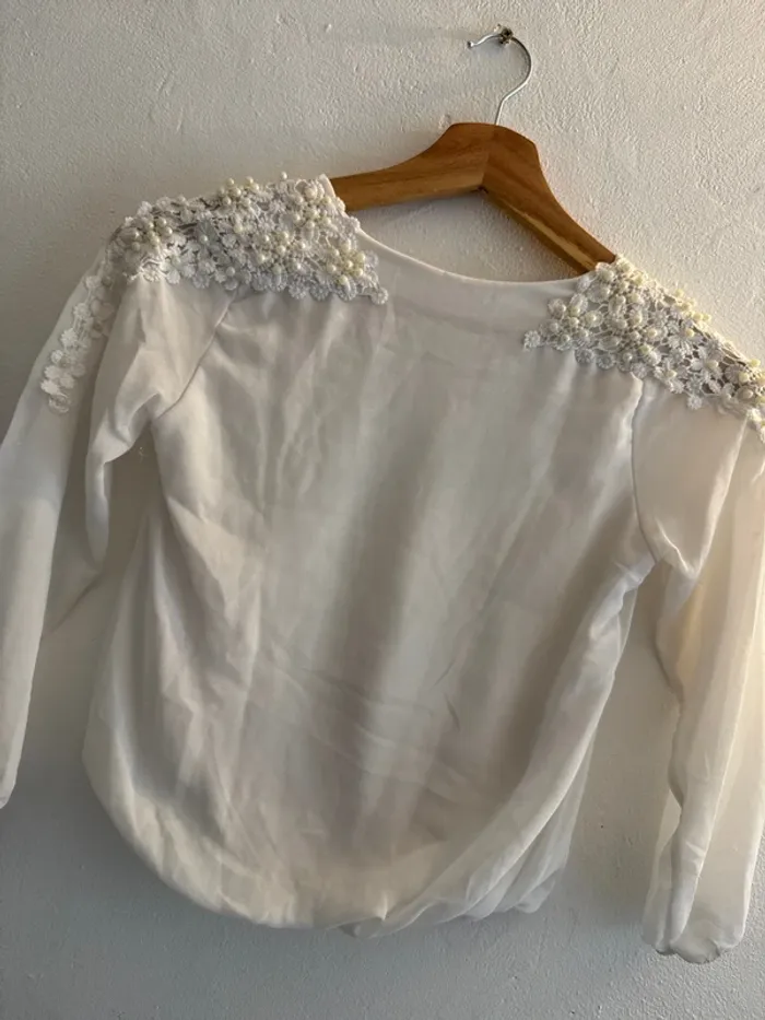 Haut blanc avec perles 6 ans ( Zara) - photo numéro 4