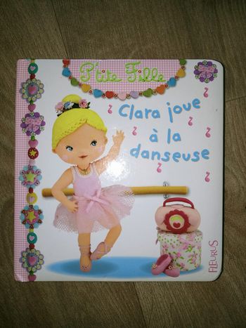 Clara joue à la danseuse