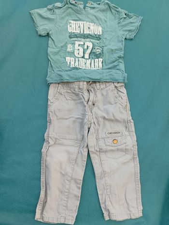 Ensemble short et t-shirt Chevignon en très bon état taille 18 mois