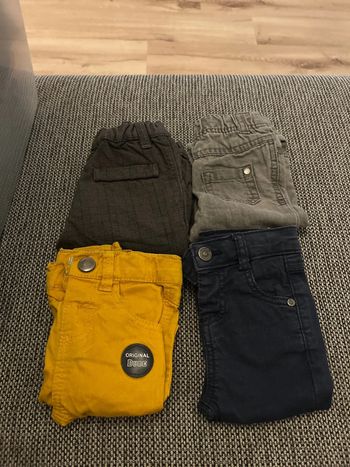 4 pantalons taille 6 mois