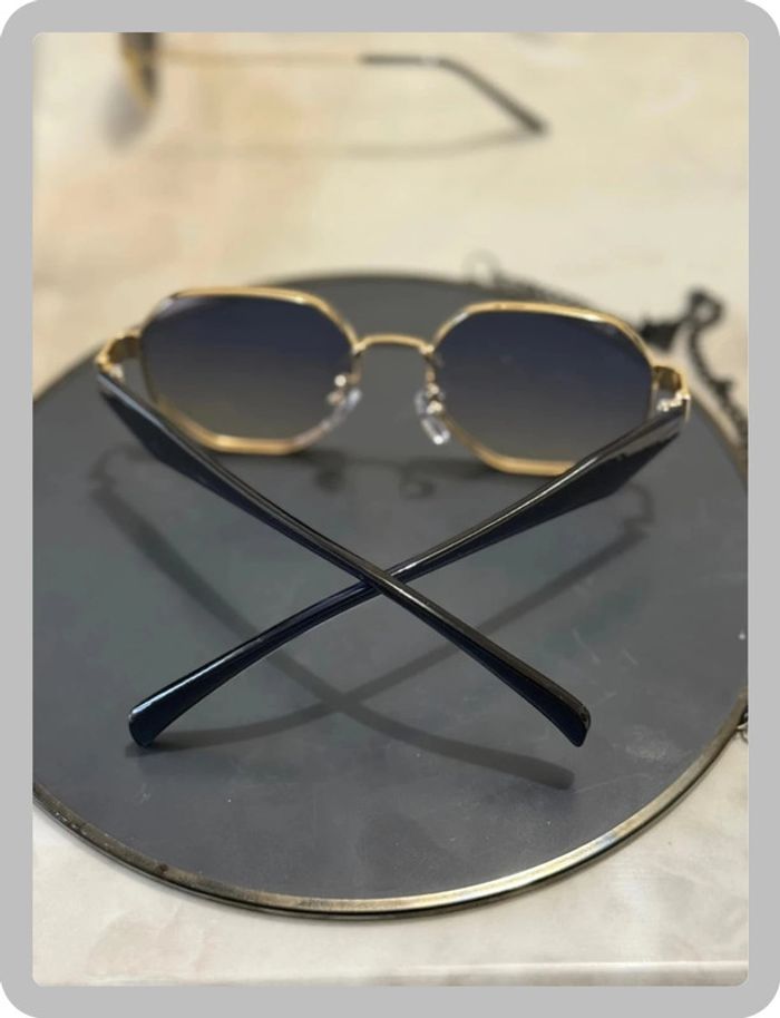 Lunette de soleil octogonale bleue - photo numéro 4