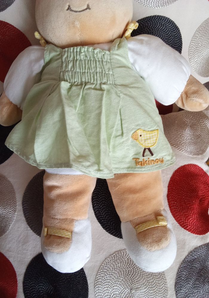 Doudou peluche lapin Takinou beige marron robe verte oiseau brodé vintage ancien tissu vichy jaune blanc intérieur oreilles en posture debout bras blancs lapine  d'occasion - photo numéro 10
