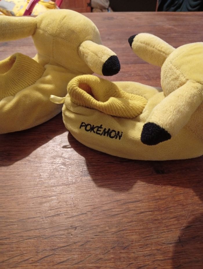 Chaussons pokemon pointure 24/25 - photo numéro 3