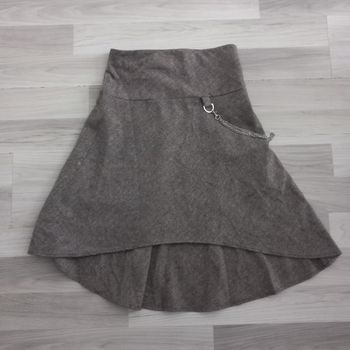 Jupe longueur au genoux grise avec chaine taille 38