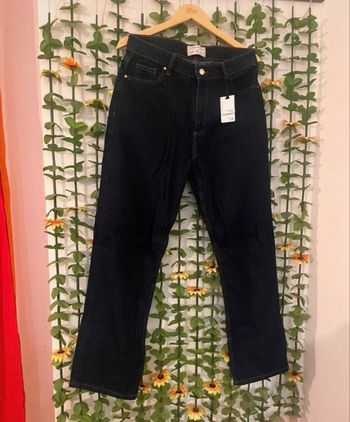 Jean tendance, belle coupe avec étiquette