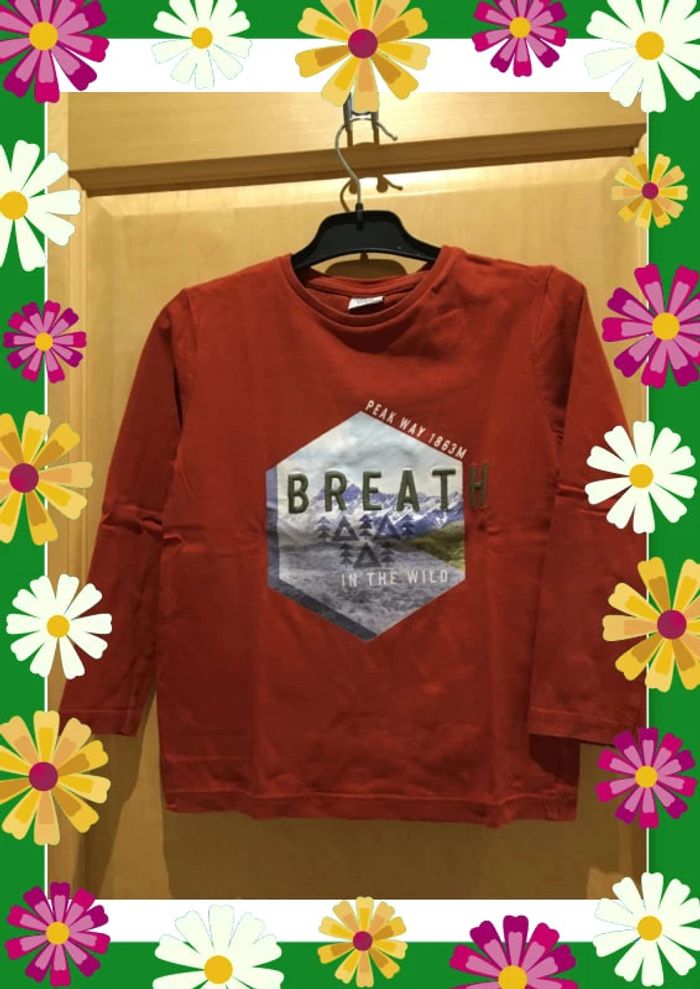 T-shirt rouge tape à l’œil