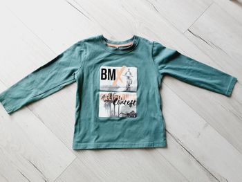 Vêtement garçon tee-shirt manches longues 4 ans comme neuf