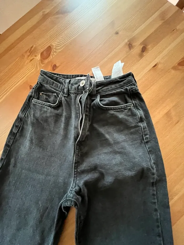 Jean noir Zara en taille 34 - photo numéro 2