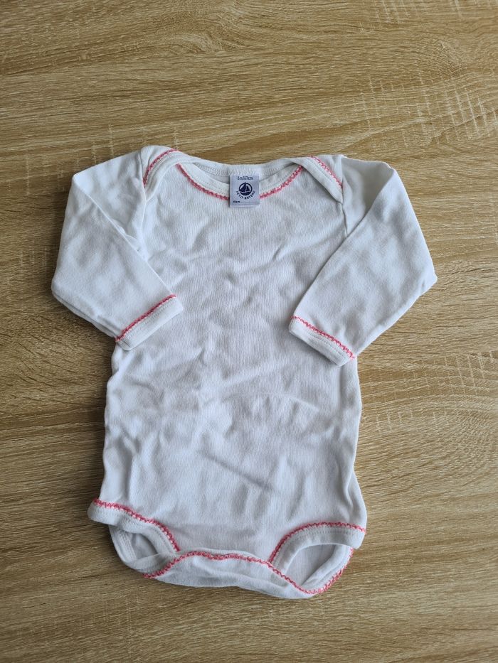 Bodie petit bateau 6 mois neuf