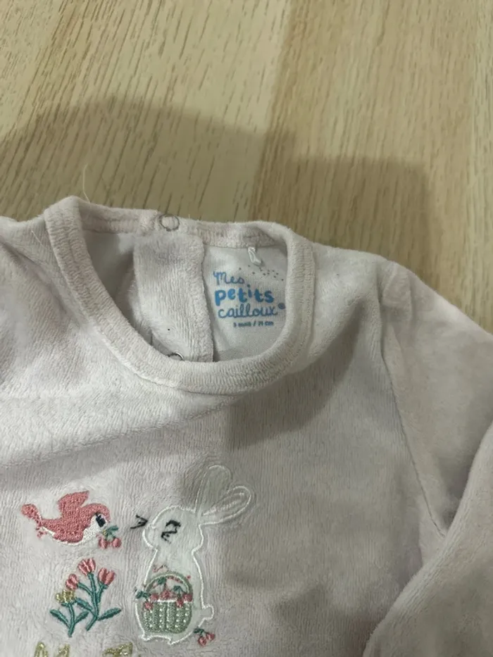 Vend pyjama 2 pièce marque mes petits cailloux taille 9 mois en bonne état  Pantalon avec motif ceri - photo numéro 2