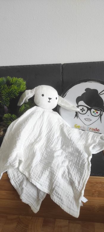 Doudou plat Lapin lange coton blanc bout'chou monoprix noir Carré Plat