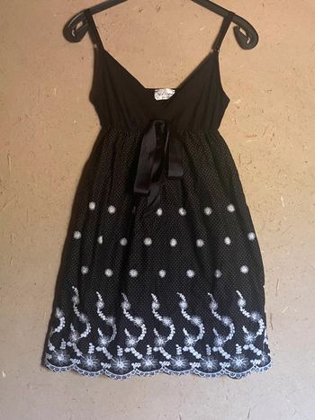 Robe noire et blanche très mini