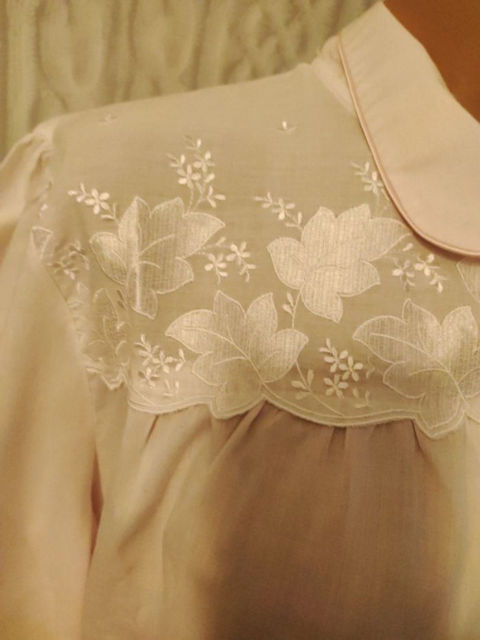 Chemise de nuit rose broderies - photo numéro 5