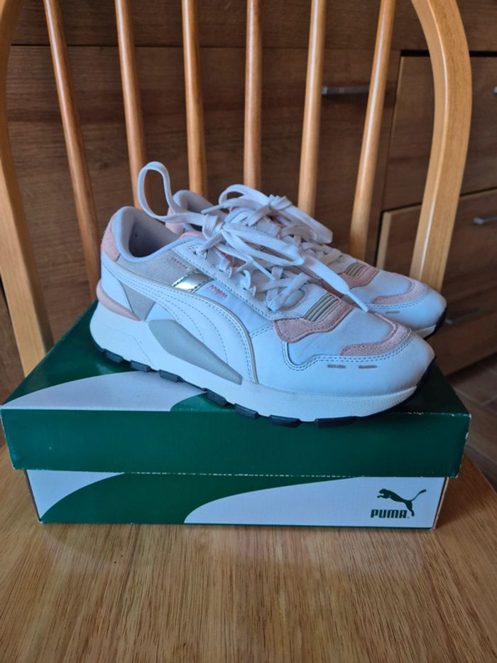 Baskets femme puma rose et blanche, pointure 38 - photo numéro 2