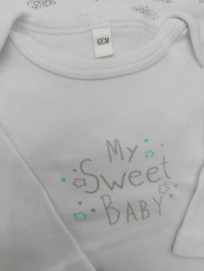 lot de 4 bodies 3 mois - photo numéro 2