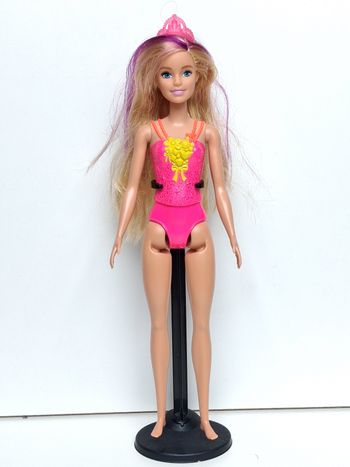 Poupée mattel Barbie Princess Dreamtopia mèche mauve gjk13