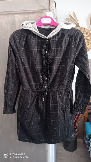 Robe grise a carreaux IKKS taille 10 ans très bon état