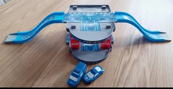 Petit circuit de voiture avec accessoires