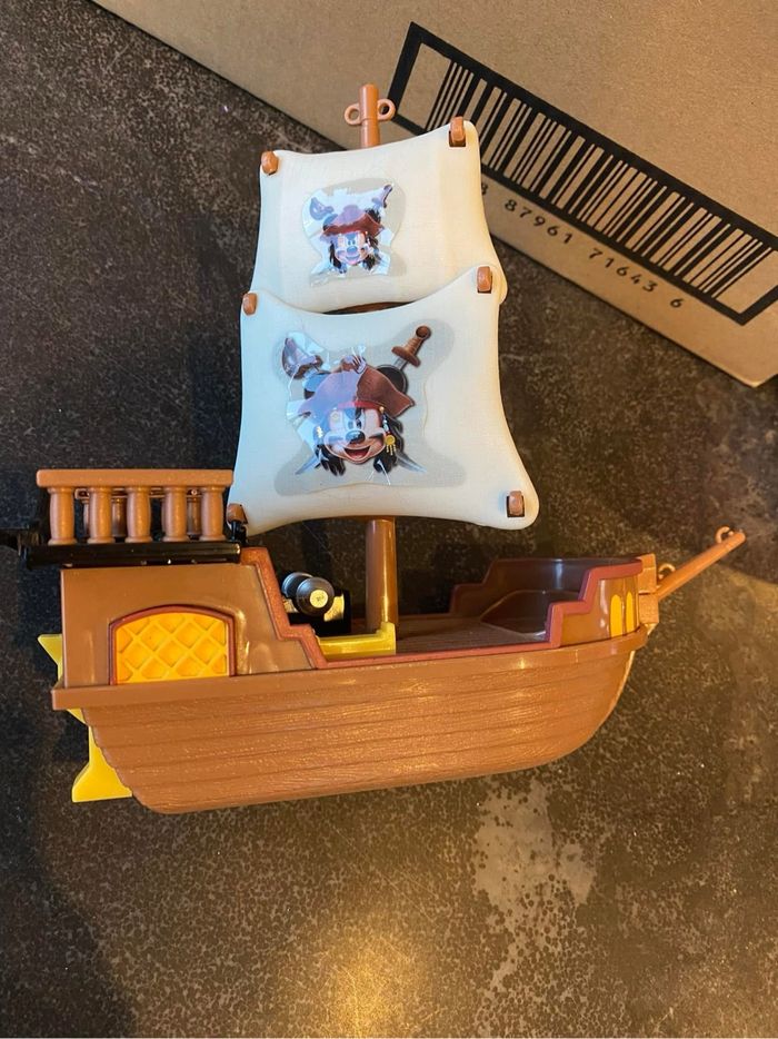 Bateau pirate Mickey Disneyland Paris, neuf 29 € Livré avec deux figurines - photo numéro 2