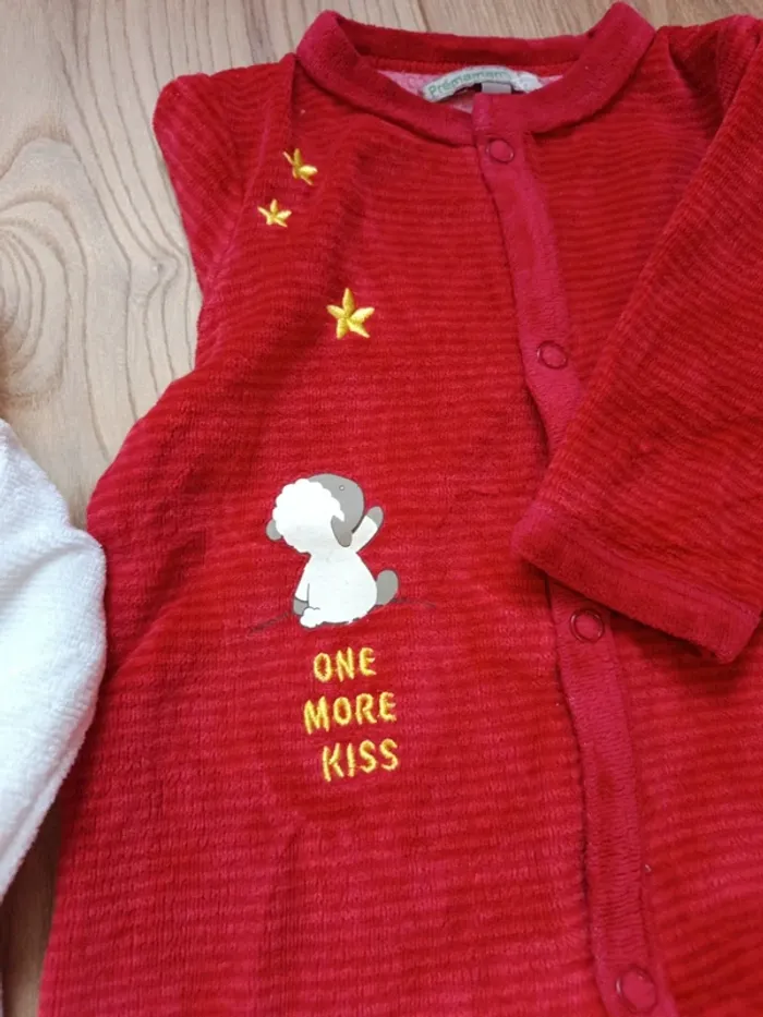 2 pyjamas 1 mois - photo numéro 4