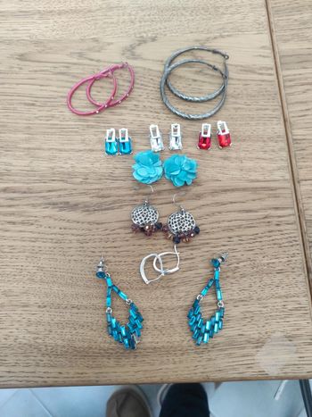 Lot de 9 paires de boucles d'oreilles en tout genre