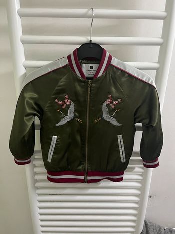 Bomber satin vert kaki avec dessin brodé