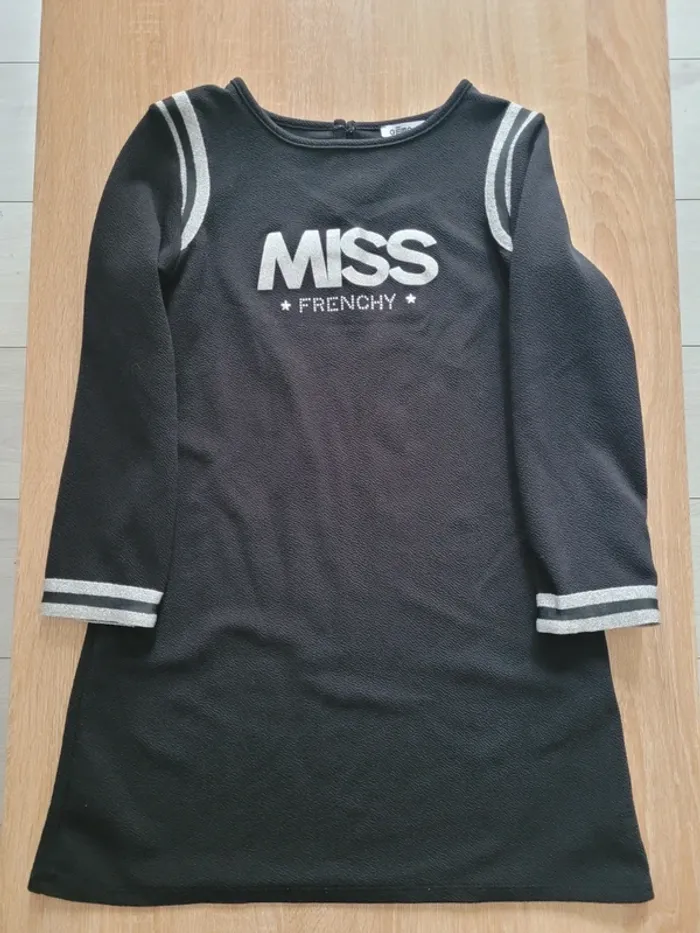 Robe 8 ans Neuve sans etiquette