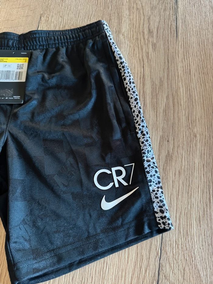 Short Nike dri-fit taille S 8-9 ans neuf avec étiquettes - photo numéro 6