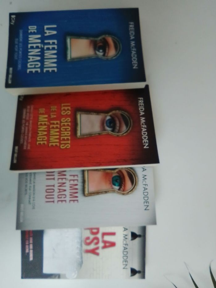 Lot de quatre livres de Freida Mcfadden