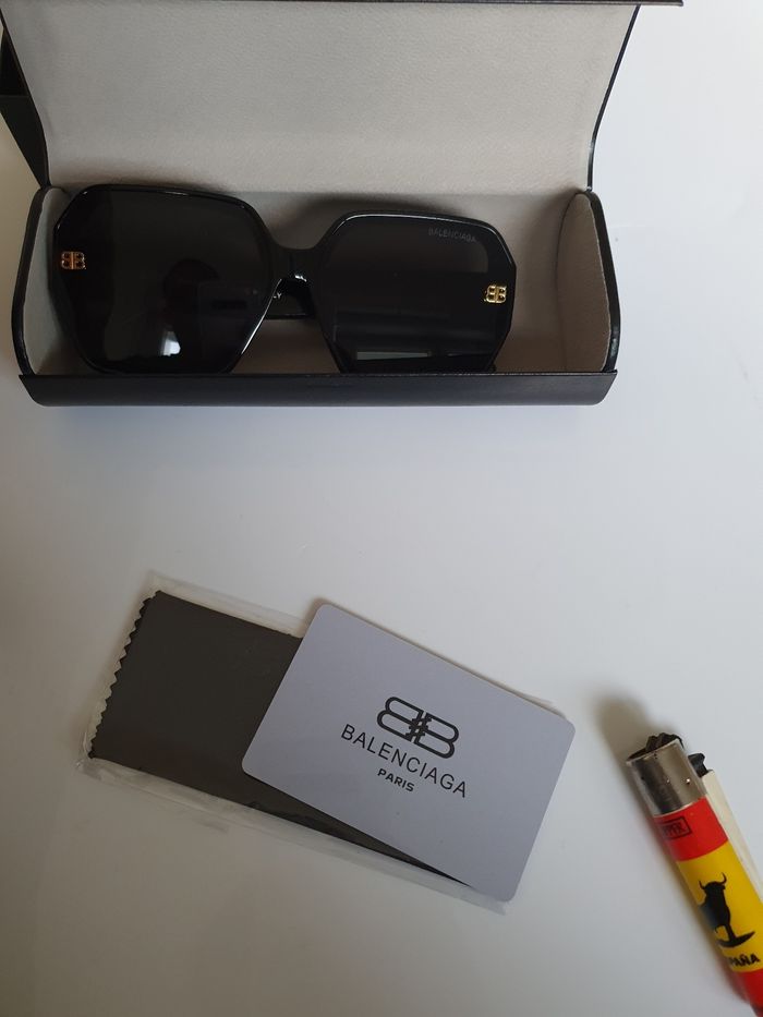 Lunettes de Soleil BALENCIAGA Noir & Or – Modèle BB Luxe – Avec Boîte Officielle - photo numéro 2