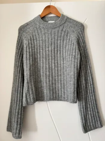 Pull côtelé gris H&M – coupe courte