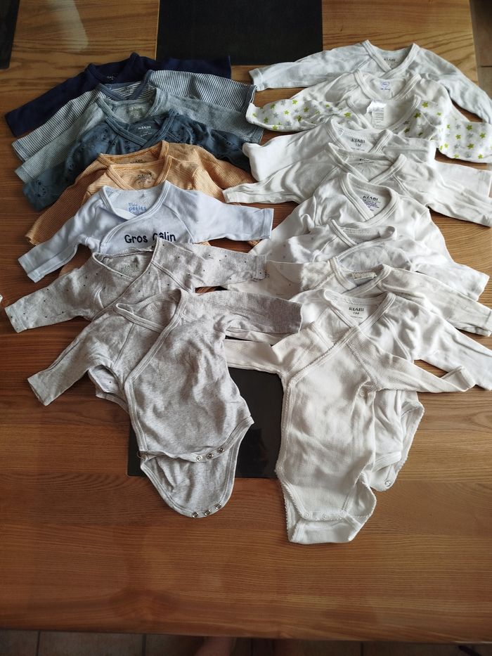 Lot vêtements 1 mois garçon - photo numéro 2