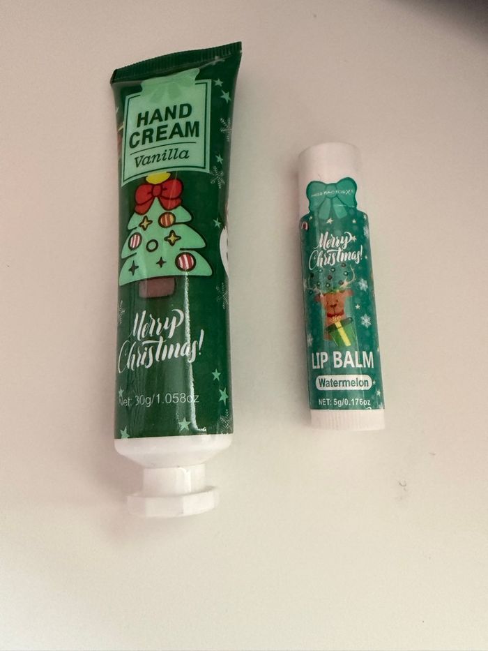 Ensemble de produits de beauté crème pour les mains et baume à lèvres - photo numéro 2