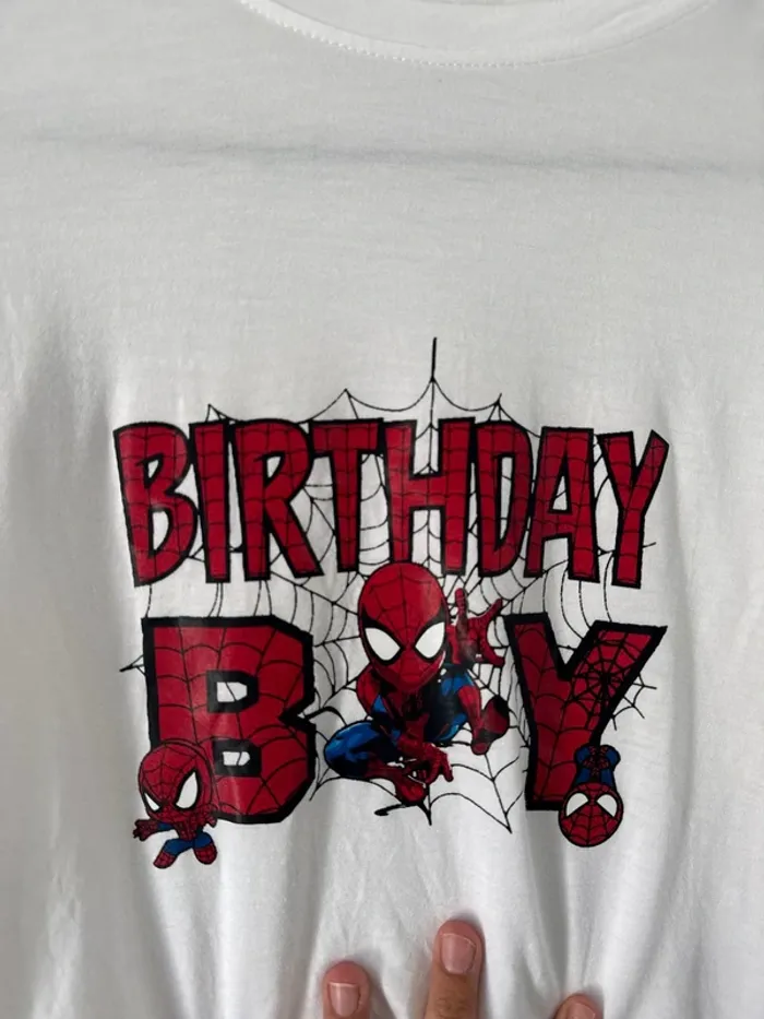 👕 T-shirt «  birthday boy » Spiderman - garçon -110 cm - très bon état - photo numéro 2