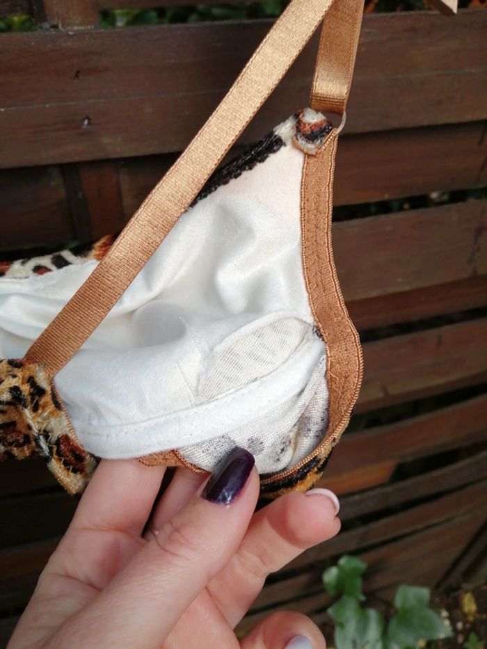 Joli soutien gorge en velours - photo numéro 5