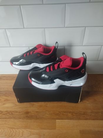 Baskets Jordan max aura 6 T 38