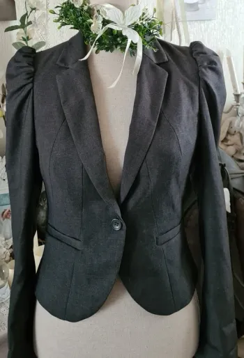Jolie veste gris foncé H & M Taille 36 Neuve