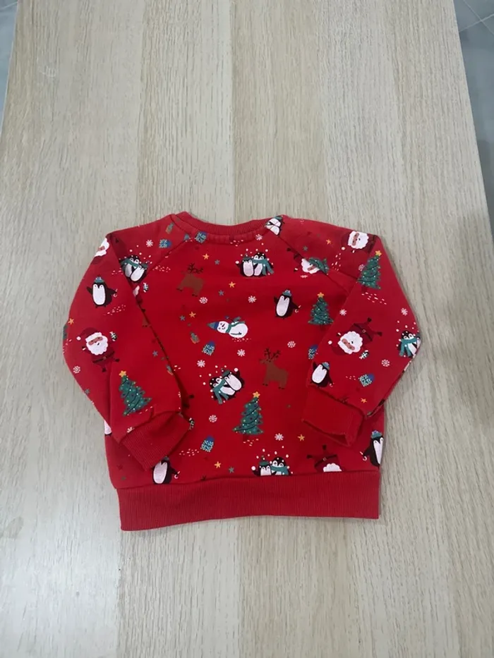 Vend pull de Noël avec motif marque primark taille 9-12 mois en très bon état - photo numéro 2